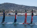Six séries de médailles en dériveurs, skiffs et Nacra 17 seront en jeu dans la Cité olympique des anges en 2028. Les windsurfers et les kitesurfers se disputeront les métaux précieux au large de Long Beach.