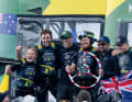 On voit ici Tom Slingsby, triple champion record de la SailGP, et les Bonds Flying Roos lors de leur victoire à New York. Ils font également partie des favoris à Sassnitz.