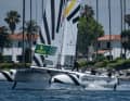 Erik Heil barre le catamaran allemand F50 lors d'une mission d'entraînement dans les eaux californiennes