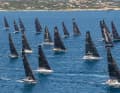 20 bateaux répartis en dix équipes ont pris le départ de la 18e Sardinia Cup après une pause de 14 ans.