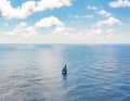 Ein Bild, dass die Solo-Herausforderung der Vendée Globe im Rennen um die Welt gut beschreibt