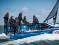 The cockpit remains open to the stern. This gives the crew more freedom of movement for optimum weight trim