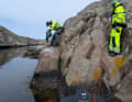 The metal bolts are installed and maintained by Swedish Kryssarklubben. They can be used by all sailors.