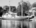Le « Scholle » a été construit en 1921 et s'appelait autrefois « Burgtor ». C'était le navire jumeau du « Holstentor », à bord duquel le capitaine Kircheiss a fait le tour du monde. Il a fini par couler dans le port et a été démoli.