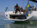 Ampio portello. Nello spazioso garage posteriore è possibile riporre trasversalmente anche un gommone.