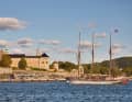 Emblème d'Oslo : la forteresse Akershus. Ici, heureusement, elle n'est pas cachée par un bateau de croisière amarré au quai devant.