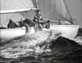 Die australische 12 mR-Yacht "Gretel" fährt im Kampf um den America's Cup am 18. September 1962 einen spektakulären Tagessieg ein.