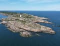 La punta meridionale di Öja si chiama Landsort. Il faro è il più antico della Svezia.