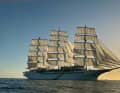 Le « Sea Cloud Spirit », long de 138 mètres, a été construit à Vigo, en Espagne, et a été acquis par Seacloud Cruises en 2021. Fabian Boerger, rédacteur en chef des magazines BOOTE EXCLUSIV et YACHT, sera à bord du « Sea Cloud Spirit ».