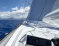 Voici à quoi ressemble la vue dégagée du barreur depuis le flybridge
