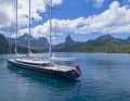 Il kitsch dei mari del sud. Fino a dodici persone possono noleggiare il "Sea Eagle II" attraverso la casa di intermediazione Burgess.