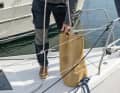 A sail bag or bailer is ideal for stowing lines such as the anchor cable. Sacks or halyard bags can hold the halyards at the companionway