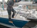 Ist man allein an Bord, kann die Yacht so näher an den Steg gebracht werden