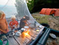 Simple and effective: the mosquito net can be fitted not only over the bunk