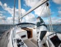 A little trick: At the beginning, the cloth is often difficult to get out of the mast. Then drop it into the outhaul to increase the pulling force