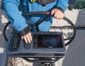 Sur la roue : traceur, interrupteur d'éclairage et boutons-poussoirs pour les extenseurs comme le Traveller par exemple.