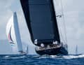 "Gelliceaux" était barré par le propriétaire lui-même. Le "Nilaya" (47 m, Royal Huisman) navigue devant ...