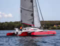 Bei den Mehrrumpfern ließ der Wind am Start etwas nach, hier Ulrich Krohs mit seinem Dragonfly 28. In Führung liegt Jan Andersen mit "Black Marlin"