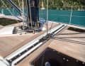 Independent: From the shipyard, the Solaris is equipped with a self-tacking jib. The long rail is recessed into the superstructure