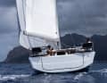 The massive stern with its flat frame calls for twin rudder blades. The concave freeboard at the stern is also striking.