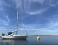 Segelboot vor Muringboje der Danske Tursejlere (DT)