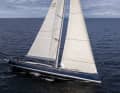 Sur le mât en carbone de 58 mètres de Southern Spars, l'équipage met au vent 845 mètres carrés de laminé de voile 3di de North Sails.