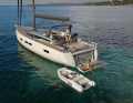 A poppa è possibile stivare longitudinalmente un gommone di tre metri. Sono disponibili diverse opzioni per la progettazione del ponte di poppa