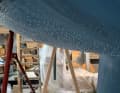 Comme si elles venaient d'être lavées, les variations de température peuvent aussi provoquer beaucoup de condensation dans le hall
