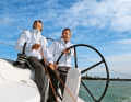 Co-operative: helmsman and mainsailer sit side by side. The guidance of the sheets and trim lines is perfectly organised