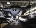 The hull of the foiling record hunter leaves the mould. The first test drives are planned for this summer.