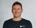 En plus de son expertise de coach, Dom Tidey apporte également à l'équipe un bon sens de l'humour britannique.
