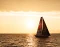 In goldenes Licht getaucht, gewann "Biotherm bislang alle Wertungen im Ocean Race Europe.