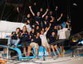 Like half of Italy in happiness: Allagrande Mapei celebrates his triumph with the whole team.