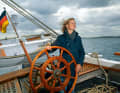 Al timone. Lo skipper Meike Holland ha scoperto la nave oltre 15 anni fa in Danimarca.