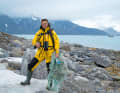 Hamburg doctor Peter Kaupke wants to document how dramatically the polar region is changing in the face of dwindling ice. He has already travelled to the far north twice. Along for the ride: scientists and environmentalists