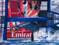 2024 : l'équipe américaine de SailGP chavire avec son F50 lors de la SailGP aux Bermudes, sous le regard de deux grinders de l'équipe Emirates Great Britain SailGP qui passaient par là.