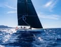 La surface de voile au vent est de 400 mètres carrés.