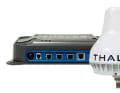 Thales VesseLINK 200: Kompaktes Marineterminal für Internetnutzung und Telefonie auf See. Mit bis zu 176 kbps sind alle Online-Aktivitäten problemlos möglich. Der Preis: 5.149 Euro