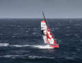 Cette photo de l'ancien "Initiatives-Cœur" a été prise à l'approche du Vendée Globe 2020/2021, que Sam Davies a dû abandonner suite à une collision. Davies a terminé le tour du monde hors classement
