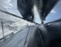 Les leaders ne sont pas les seuls à naviguer à la limite. Plus loin dans le peloton du Vendée Globe, c'est aussi la tempête.