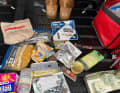A look at the day's provisions and the open Advent box with small gifts for Boris Herrmann.