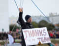 The "TeamWork - Team Snef" skipper thanked her team with a poster at the canal parade.