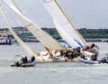 Enge Duelle lieferten sich die beiden Yachten auf der Trave im Verlaufe des Volksbank Rotspon Cups.