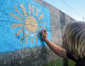 The crew of the "Inti" immortalises itself on the quay wall of San Sebastián on La Gomera