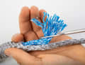 To get the sheath into the core, the Dyneema braid is compressed. After pulling through, the splicing needle can be removed. However, the sheath must not slip back into the core