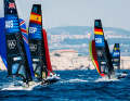 Der olympischen 49er-FX-Flotte in die Hecks geschaut