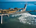 Giorni di venti orientali hanno fatto salire l'acqua quando è arrivato il freddo. In seguito, è defluita di nuovo e ha trasportato pezzi di ghiaccio sul Mar Baltico.