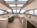 Il luminoso salone di coperta di "Magic". Burgess Yachts mette in vendita lo sloop di 44 metri di lunghezza.