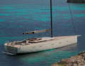 Auch bei der Y8 Custom parkt der Tender quer ein. Die Klappe wird zur Badeplattform