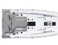Performance version with focus on racing. Primary and secondary winches for genoa and mainsheet, halyards and outhauls are operated at the companionway. There is also a long traveller. Light foam covering on the cockpit floor